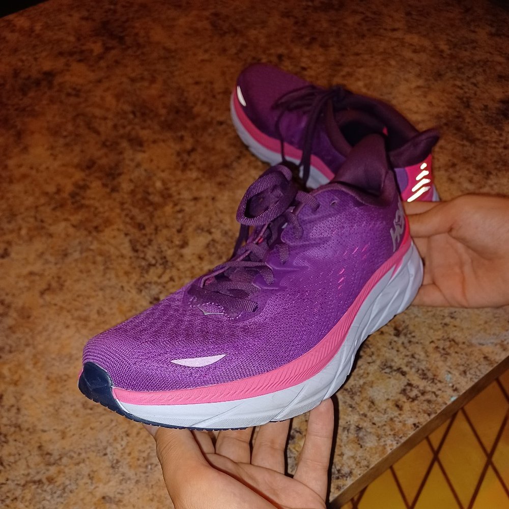 Hoka Purple Clifton 8 One One Sneakers Sz. 9.5 LIKE NEW